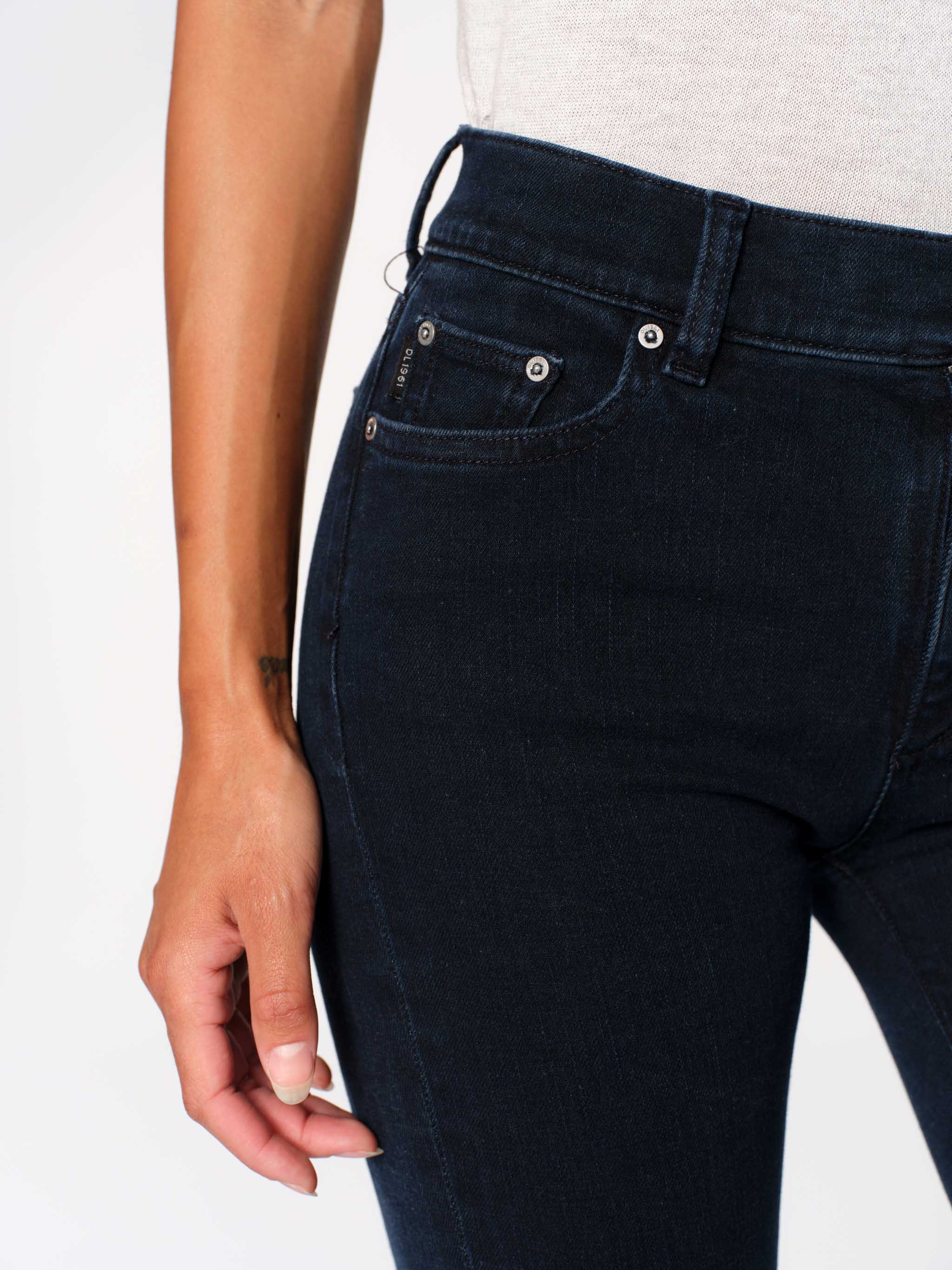 DL1961 - Mara Straight Jean -