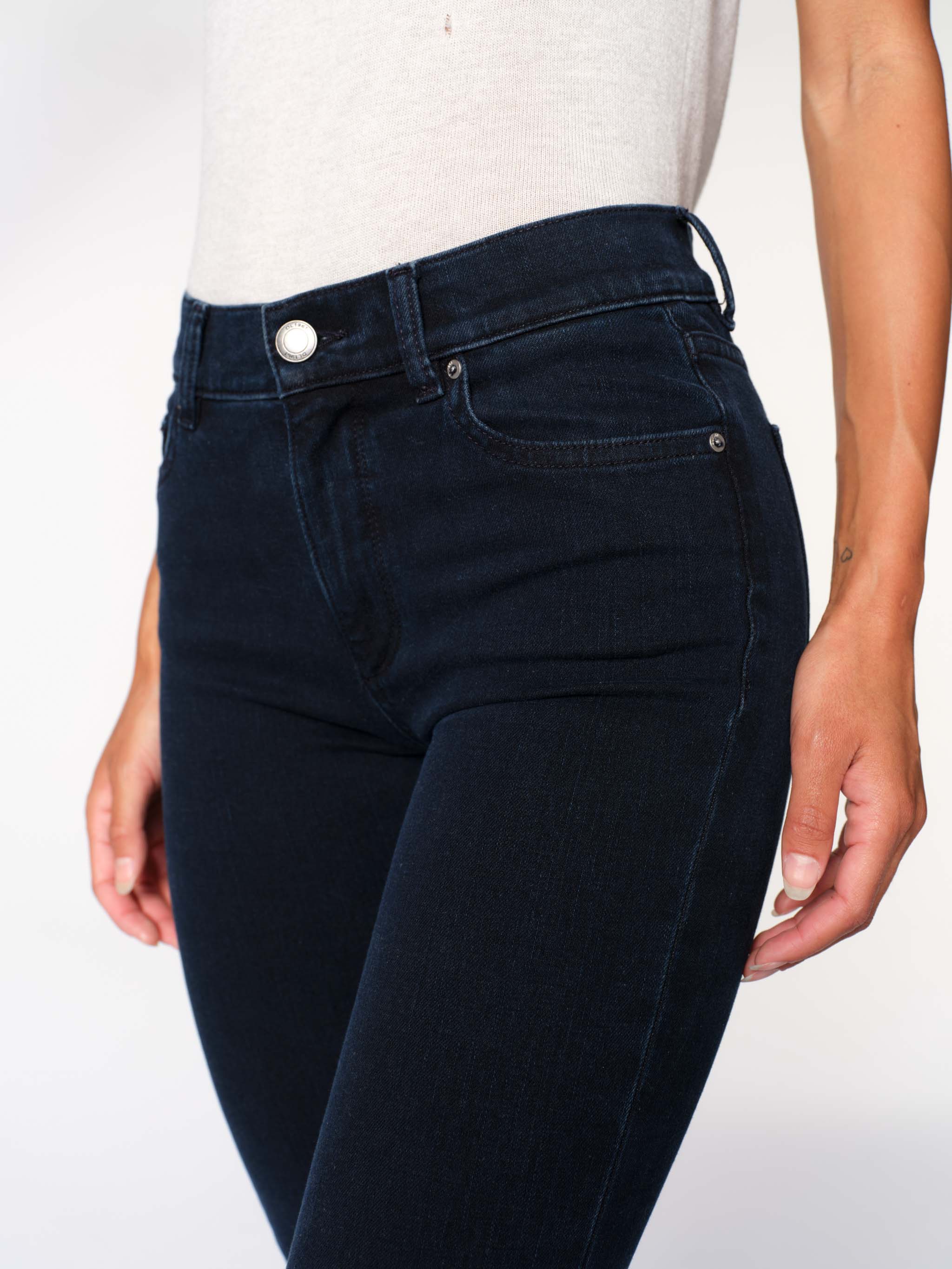 DL1961 - Mara Straight Jean -