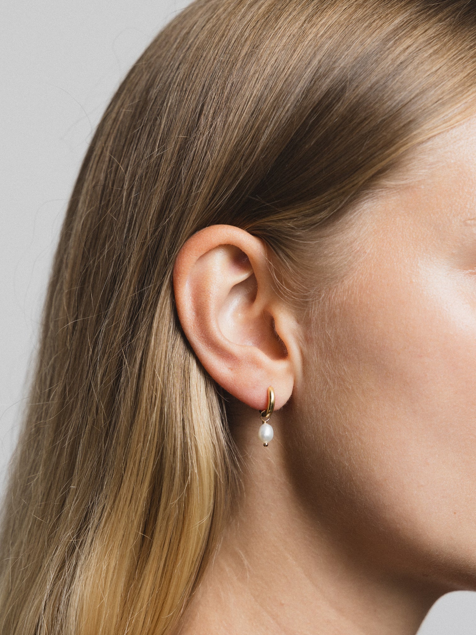 Wolf Circus - Pearl Hoops Small – Gold -