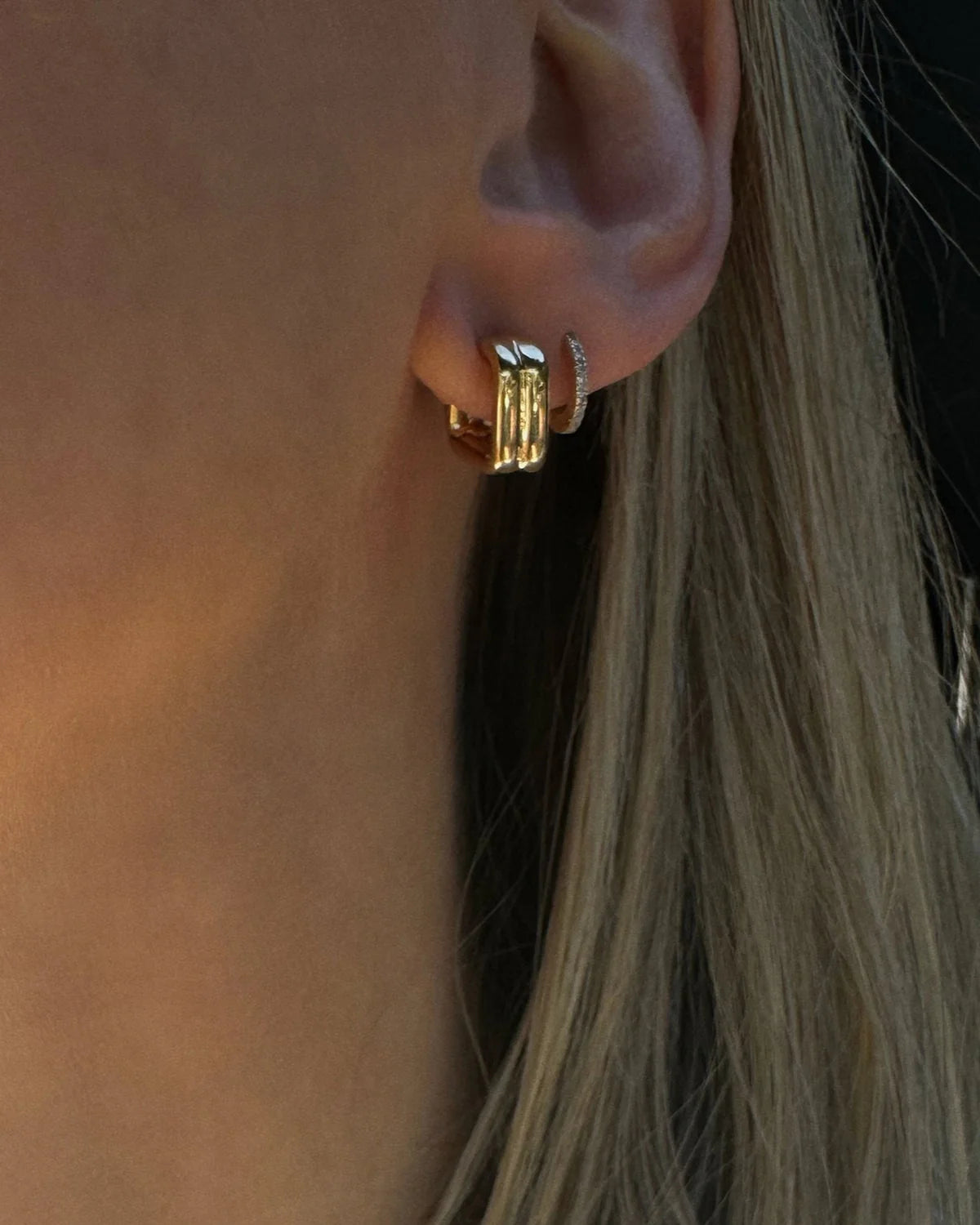 Leah Alexandra - Ribbed Hoops – Gold -