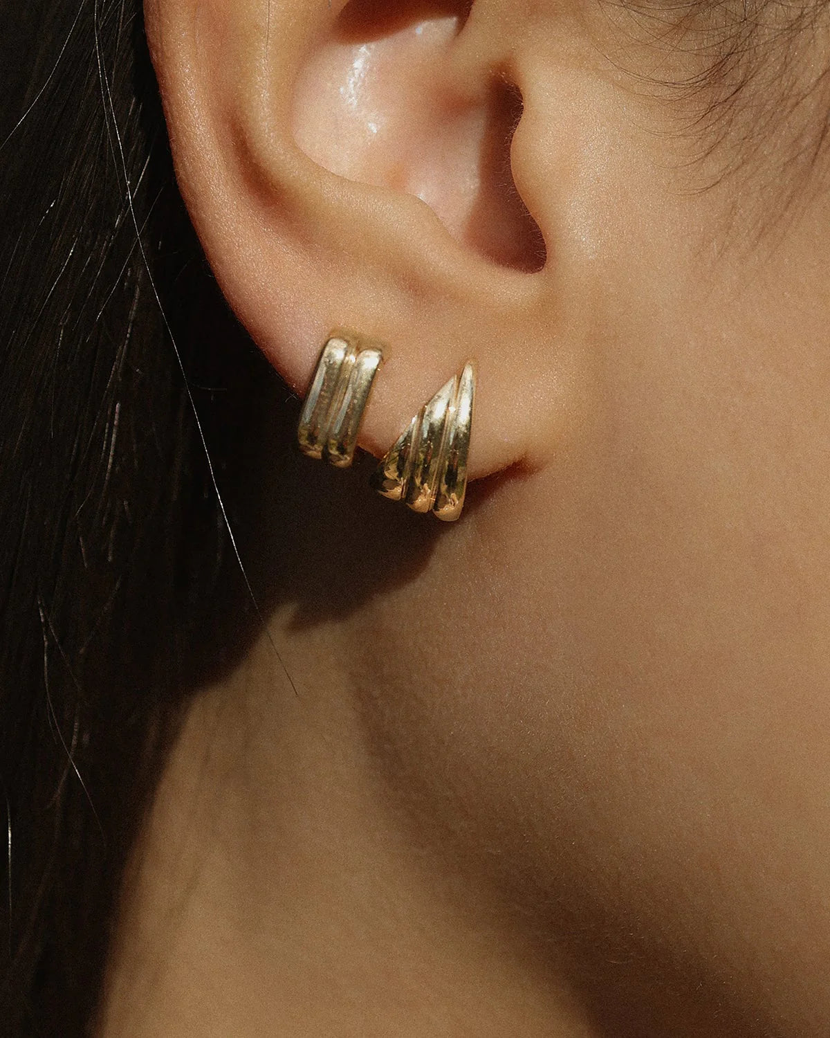 Leah Alexandra - Swirl Studs – Gold -
