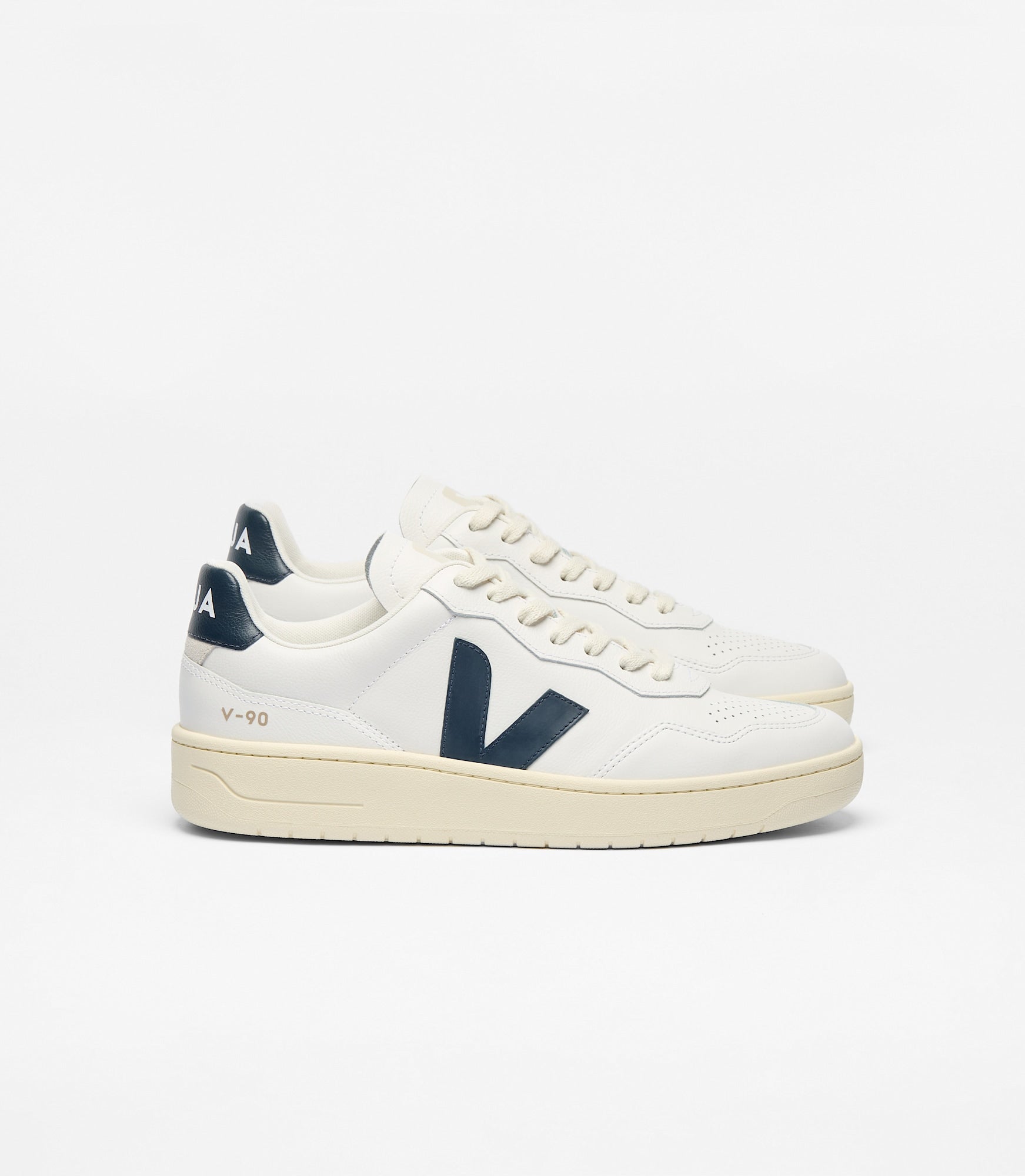 Veja - V-90 – Nautico - Extra White Nautico