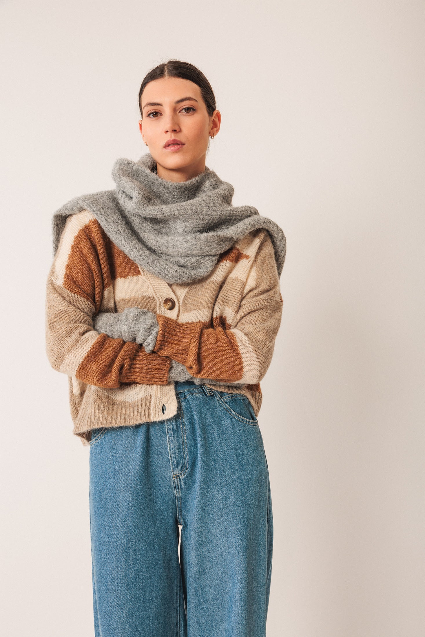 Indi & Cold - Colourful Knitted Scarf – Mottled Grey -