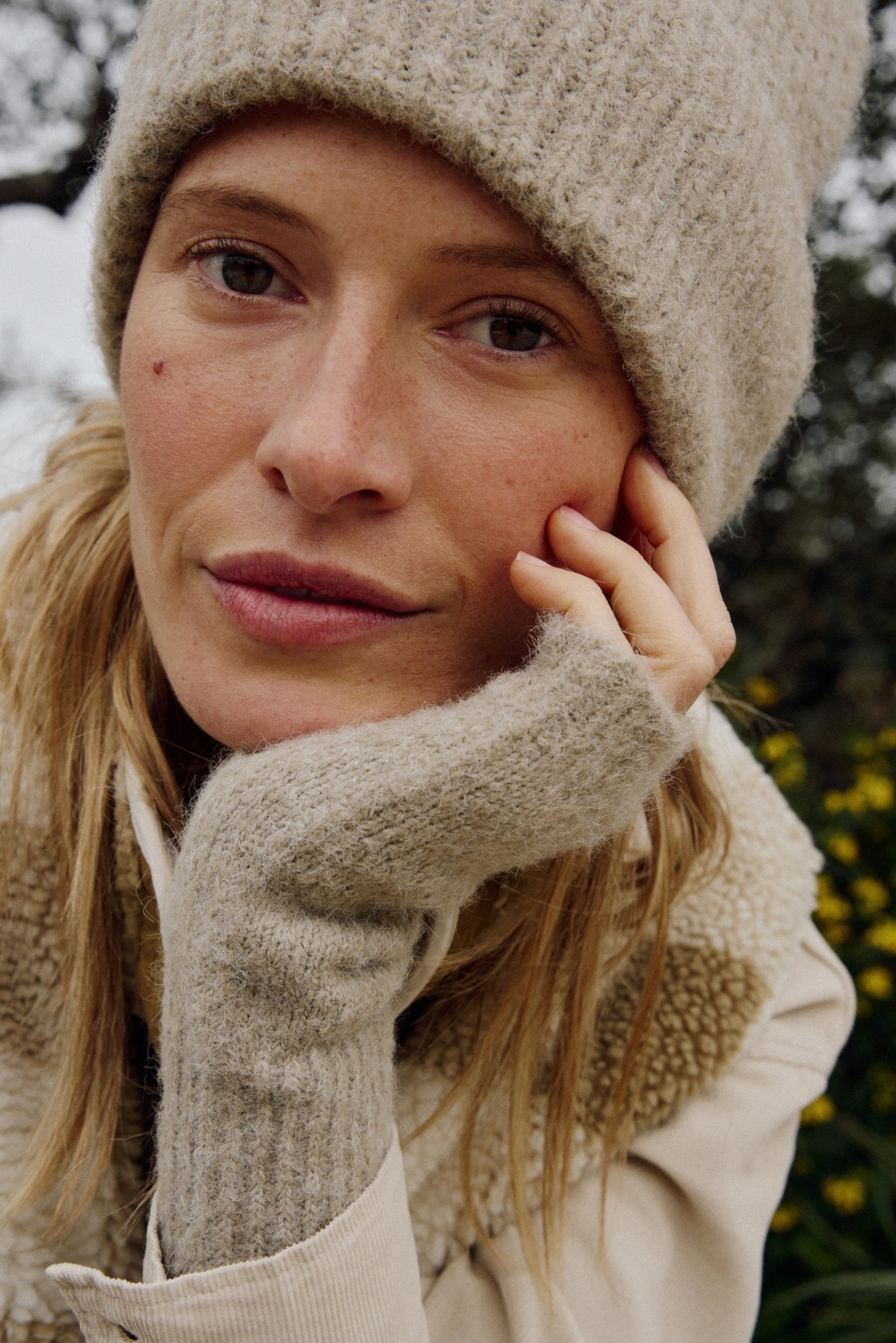 Indi & Cold - Colourful Knitted Mittens – Aloe -