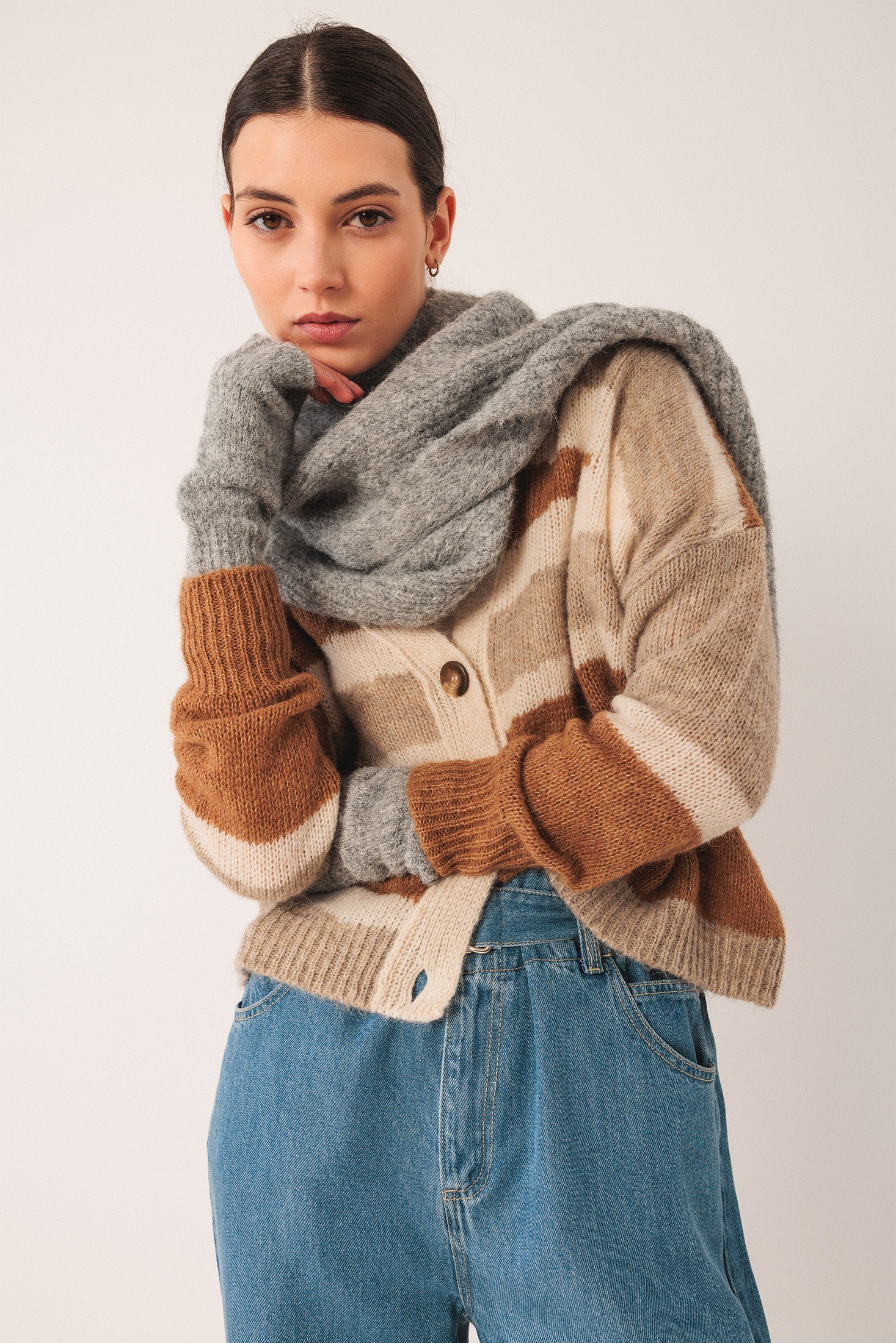 Indi & Cold - Colourful Knitted Scarf – Mottled Grey -