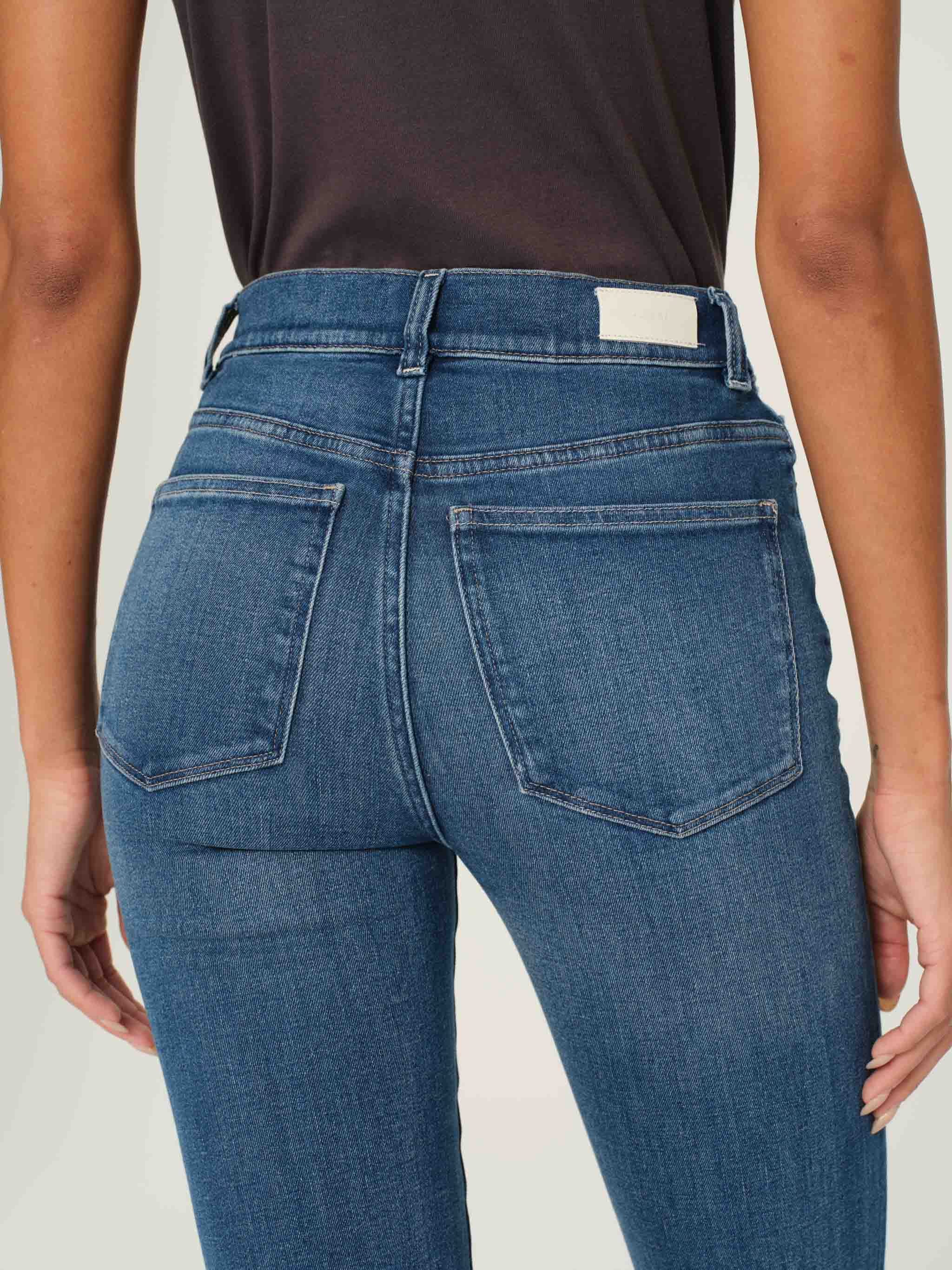 DL1961 - Halle Straight Jean -