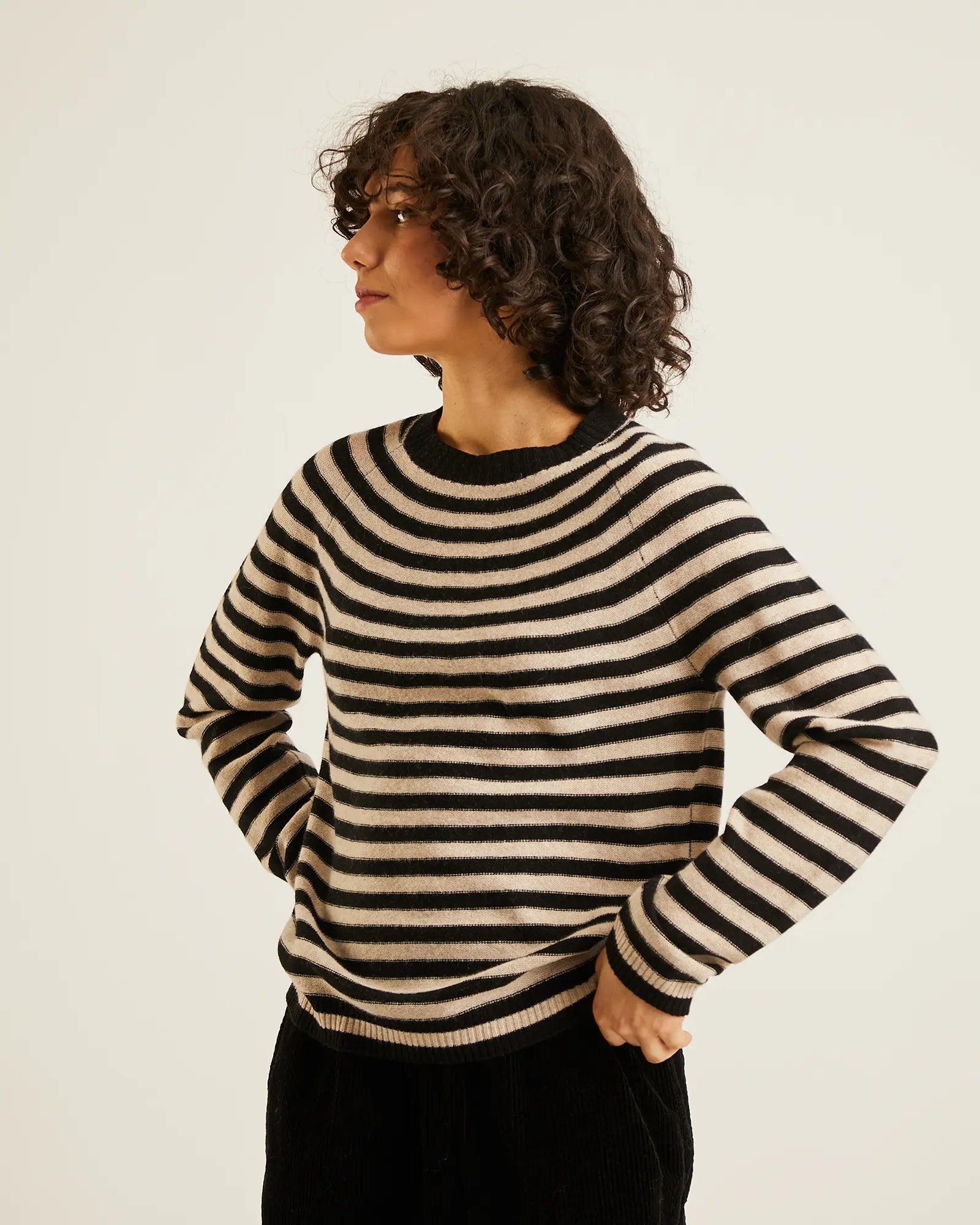 Naïf - Valuri Sweater - Black Oat
