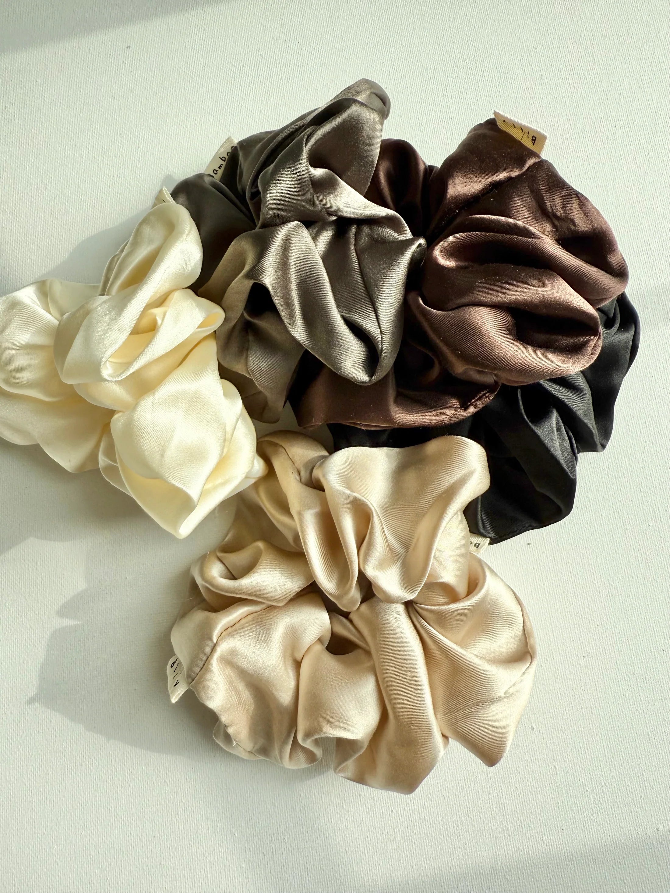Billy Bamboo - Pure Silk Scrunchie – Off White -