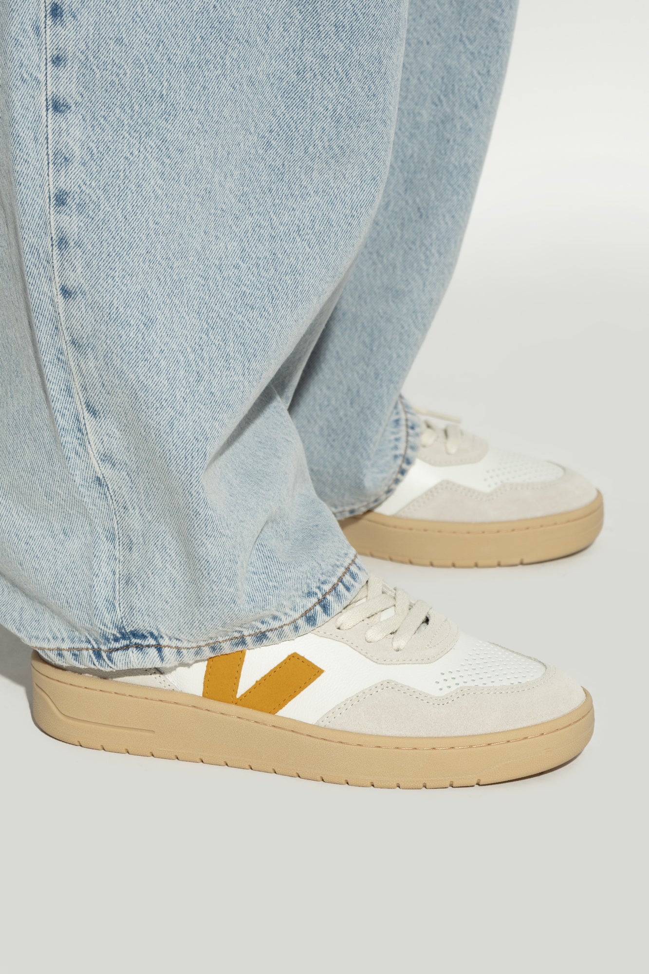 VEJA V-90 Sneakers – Sattva Boutique