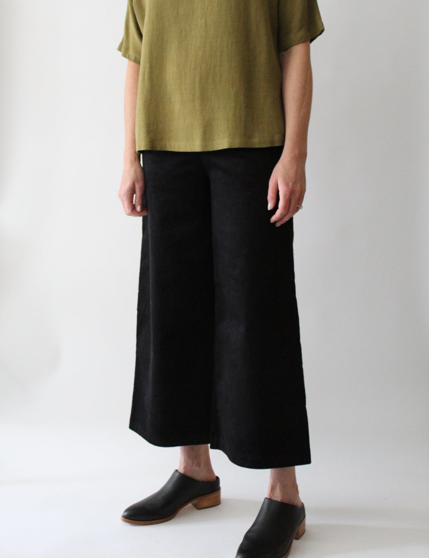 Sattva by Sarah - Highwaist Cord Pant - Black