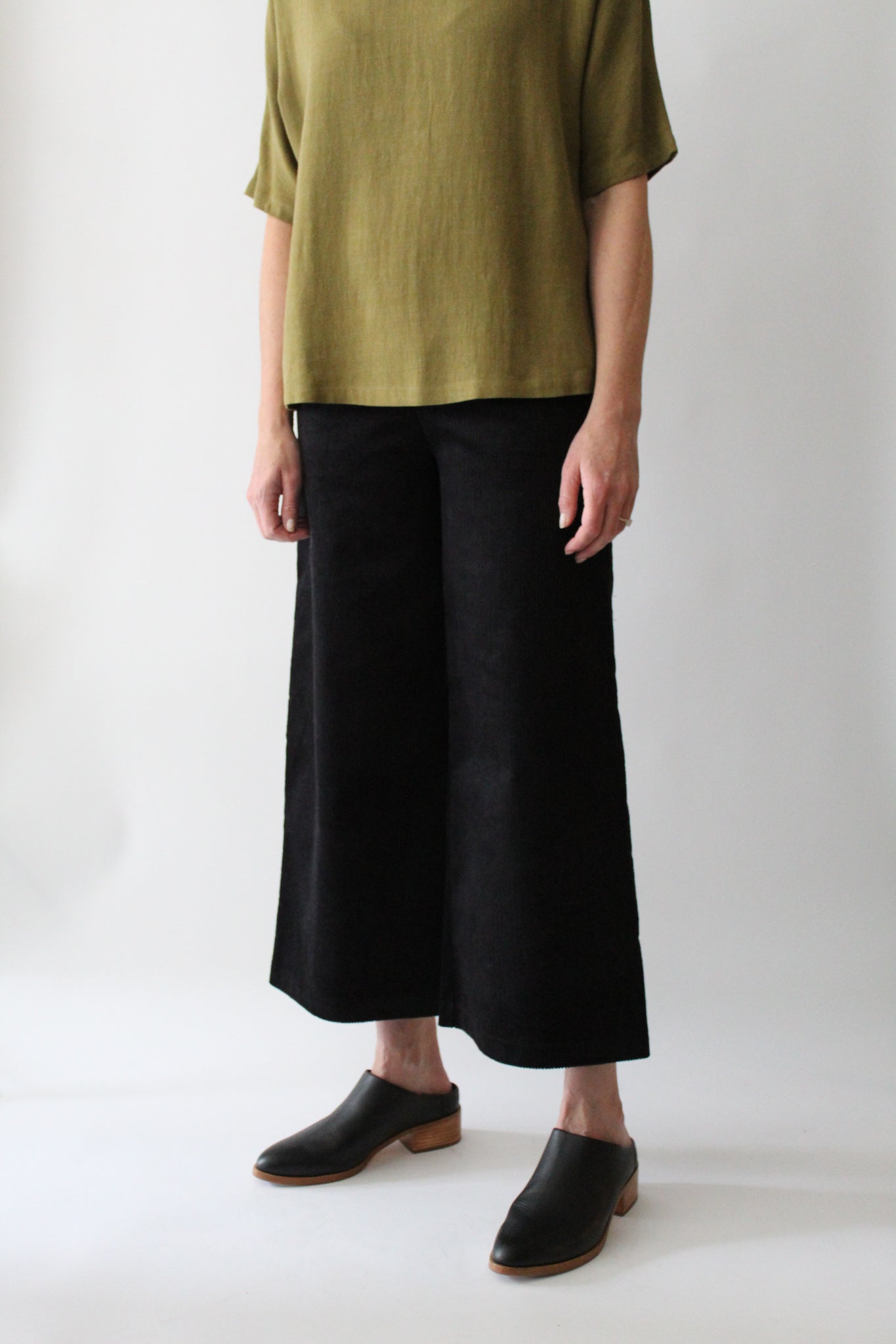 Sattva by Sarah - Highwaist Cord Pant - Black