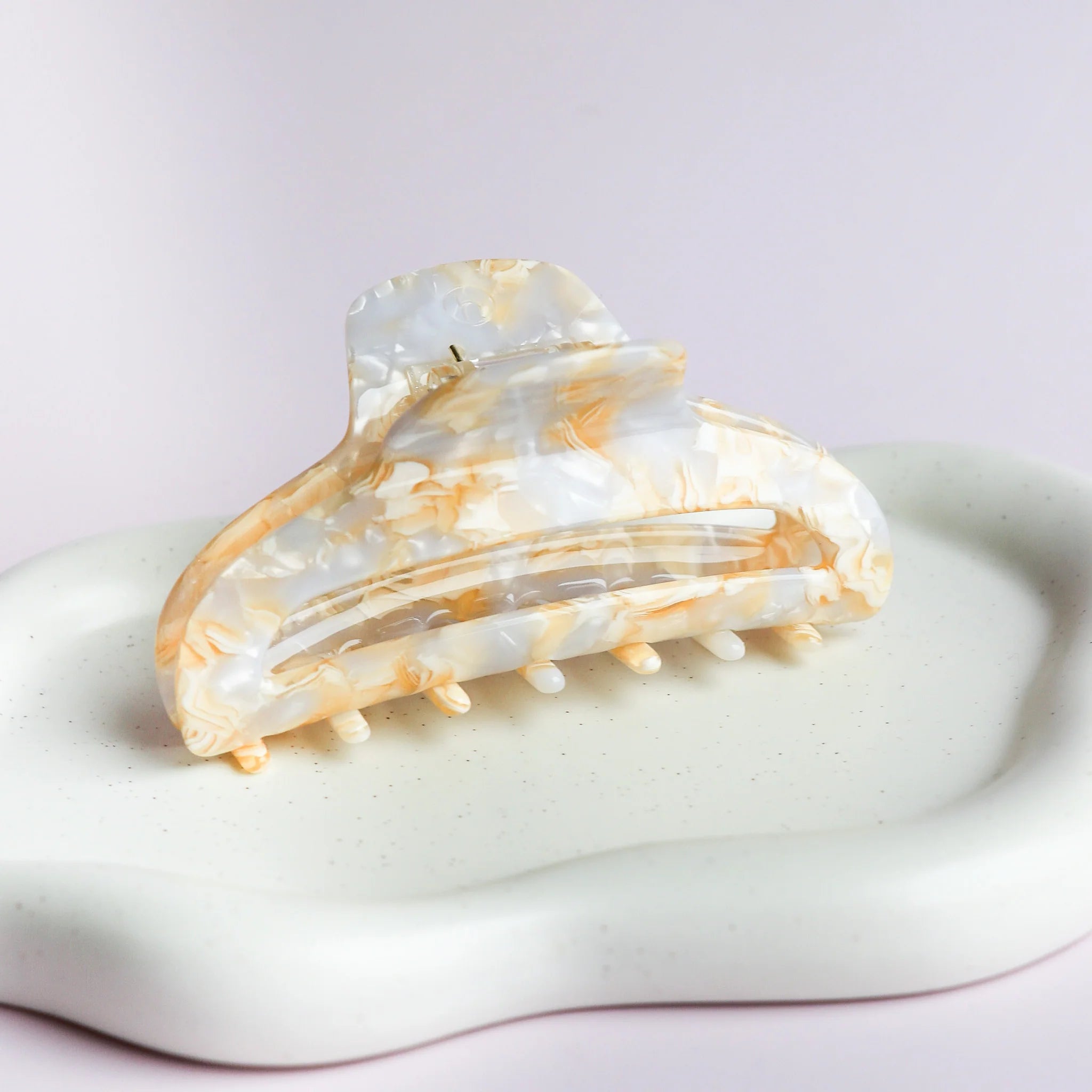 Horace - The Lydia Claw Clip – Pearly Beige -