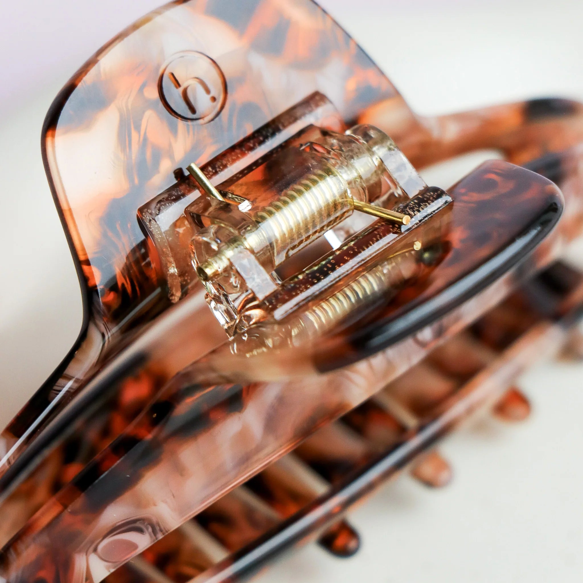Horace - The Lydia Claw Clip – Brown -