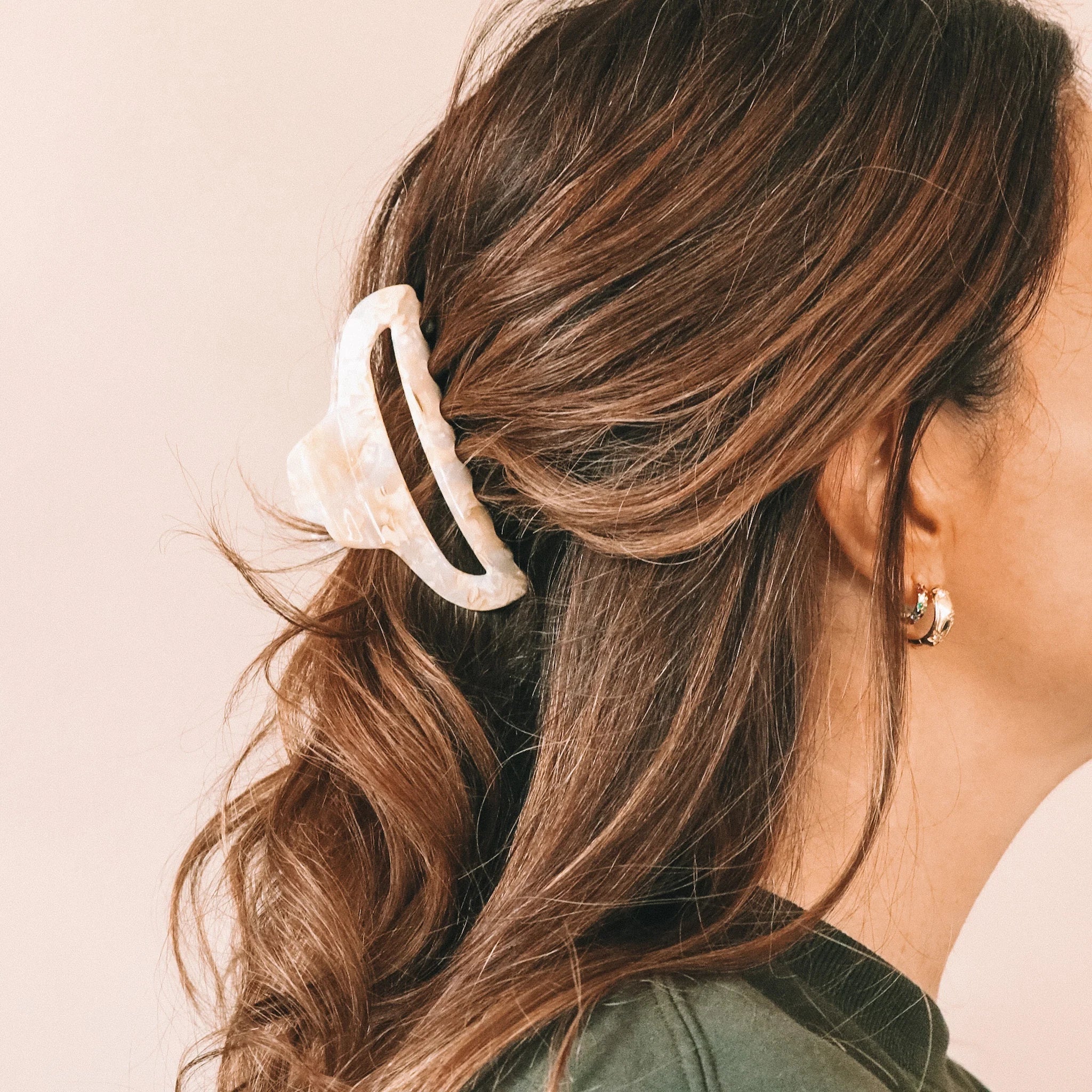 Horace - The Lydia Claw Clip – Pearly Beige -