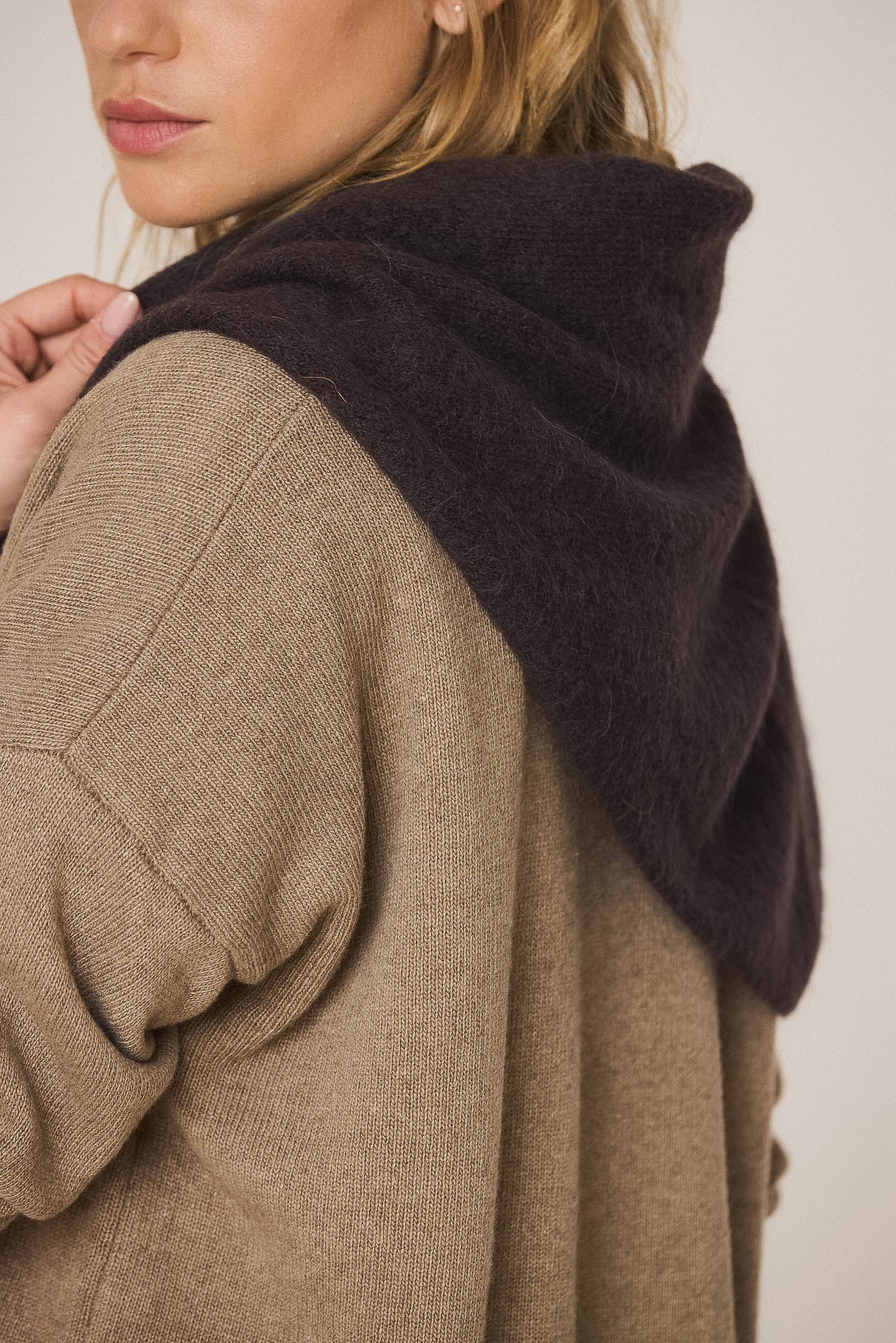 Indi & Cold - Triangular Knitted Shawl Chocolate -