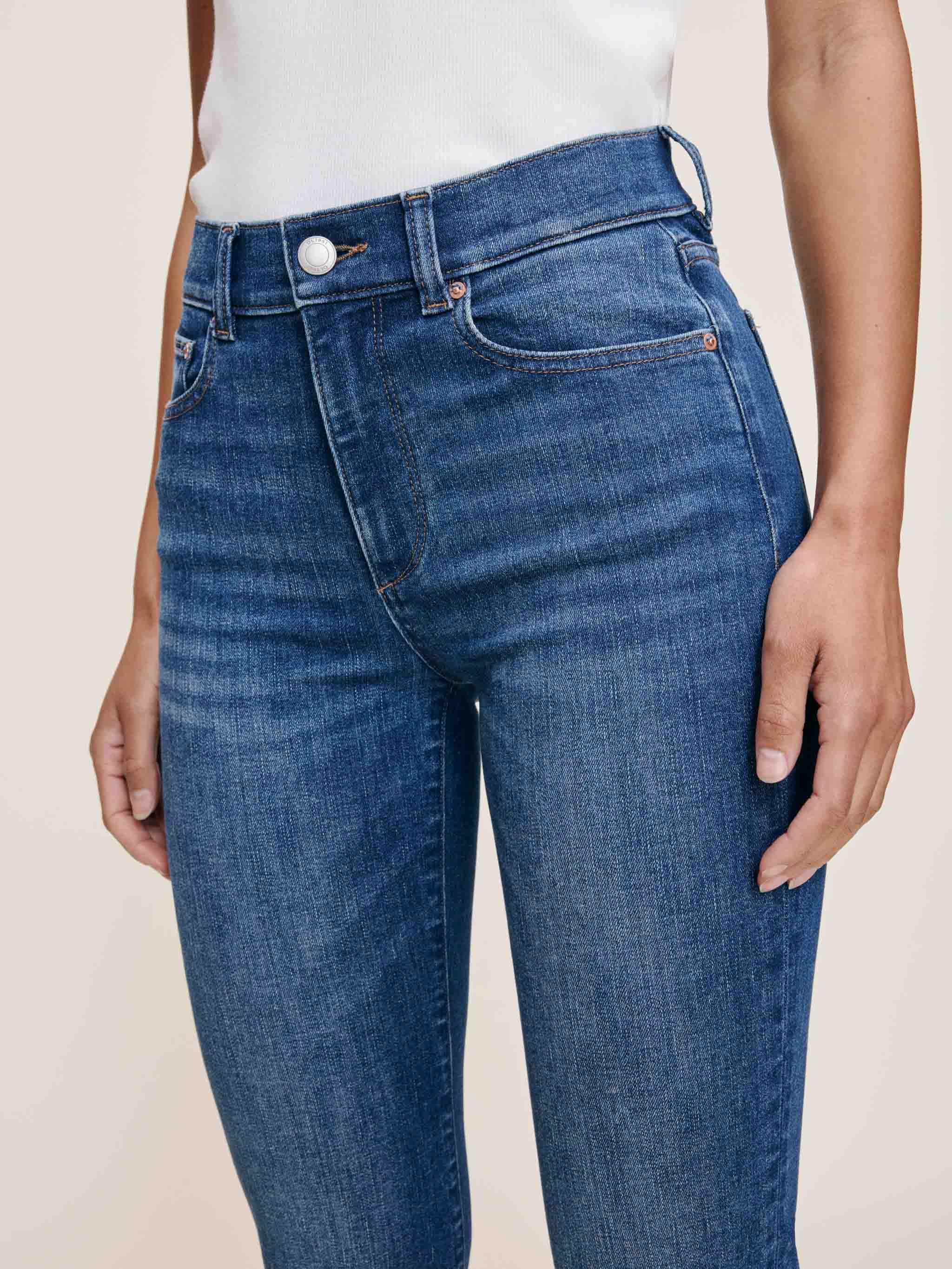 DL1961 - Mara Straight Jean -