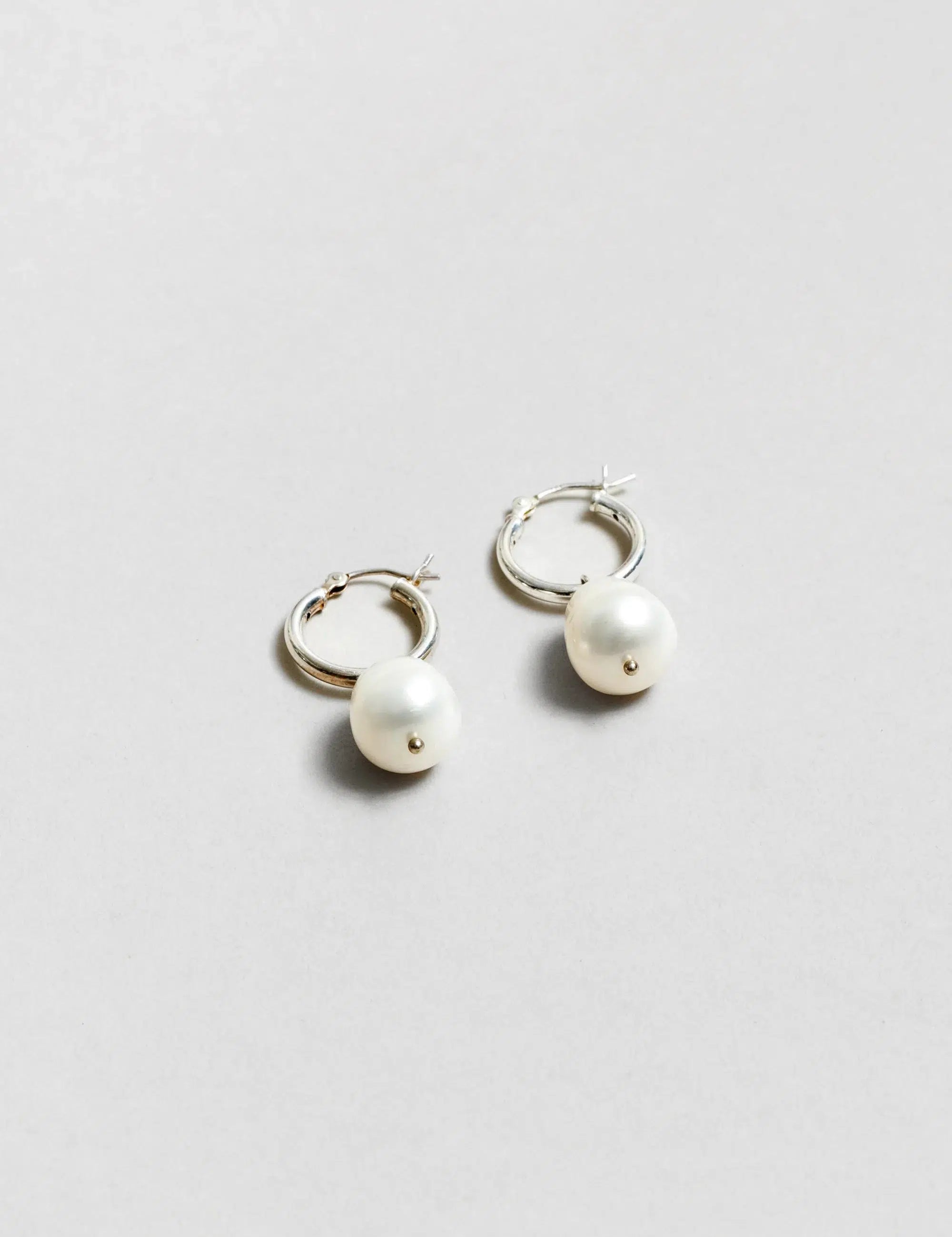 Wolf Circus - Pearl Hoops Silver -