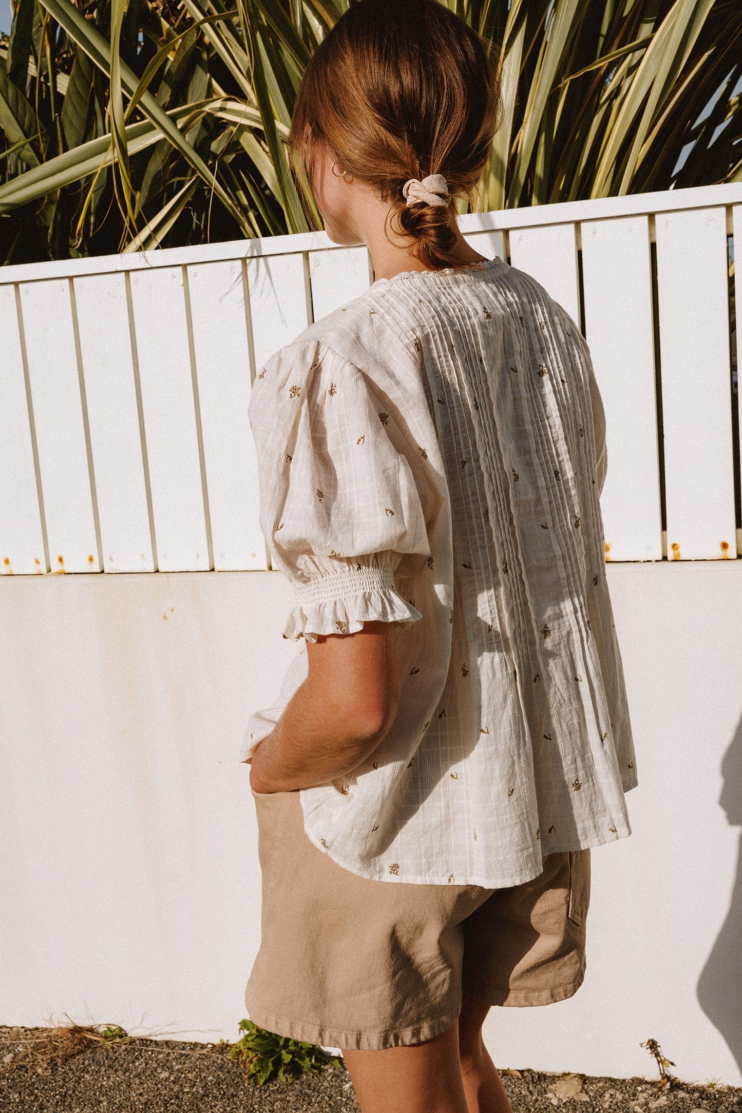 Indi & Cold - Short-Sleeved Elastic Shirt -