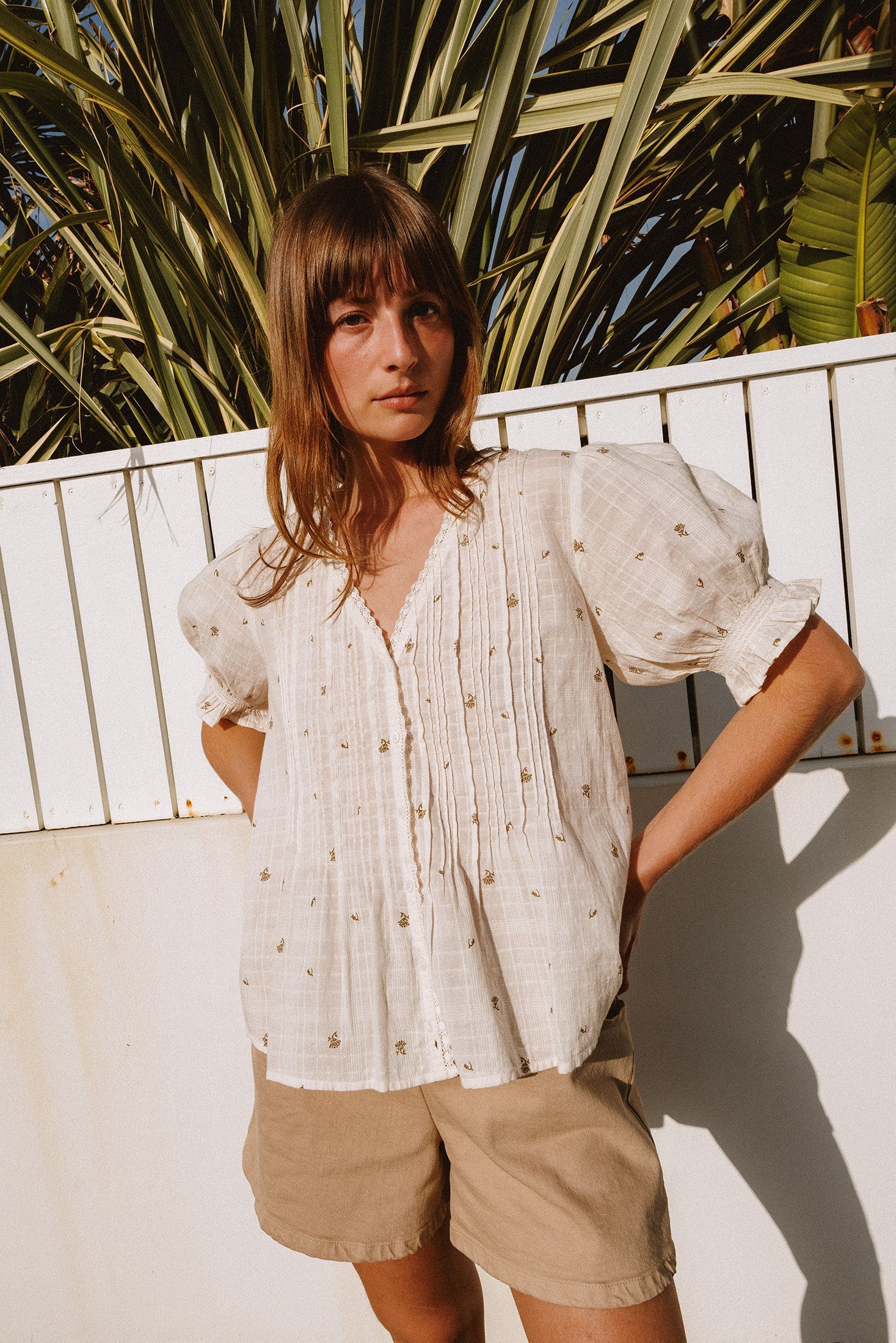 Indi & Cold - Short-Sleeved Elastic Shirt -