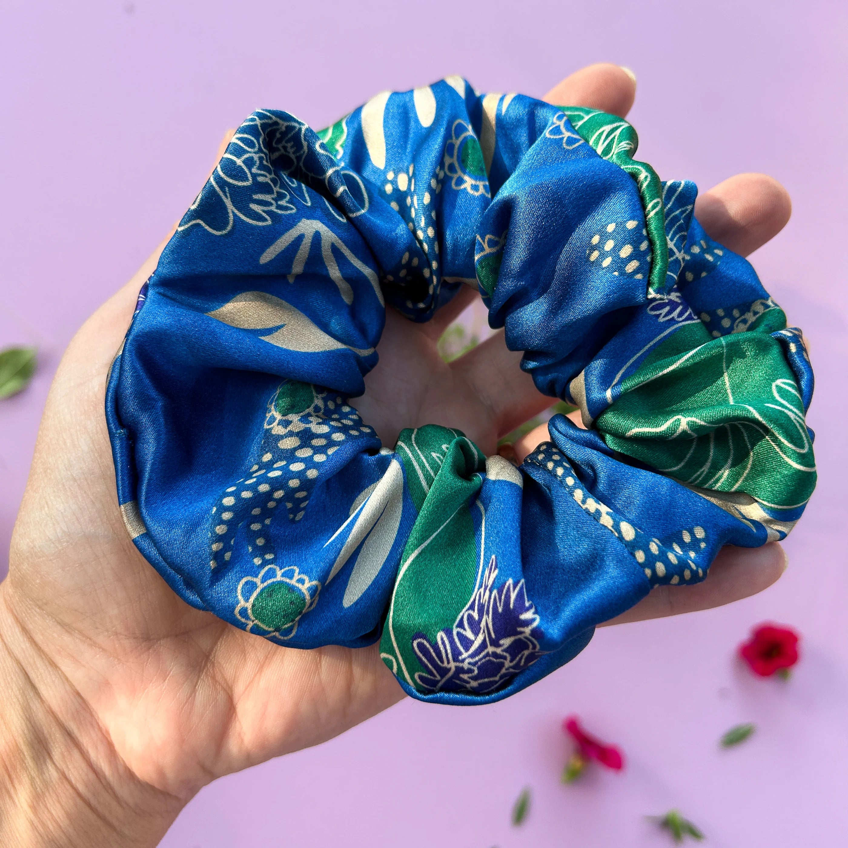 Dora Nola - Silk Scrunchie – Queen (Blue) -
