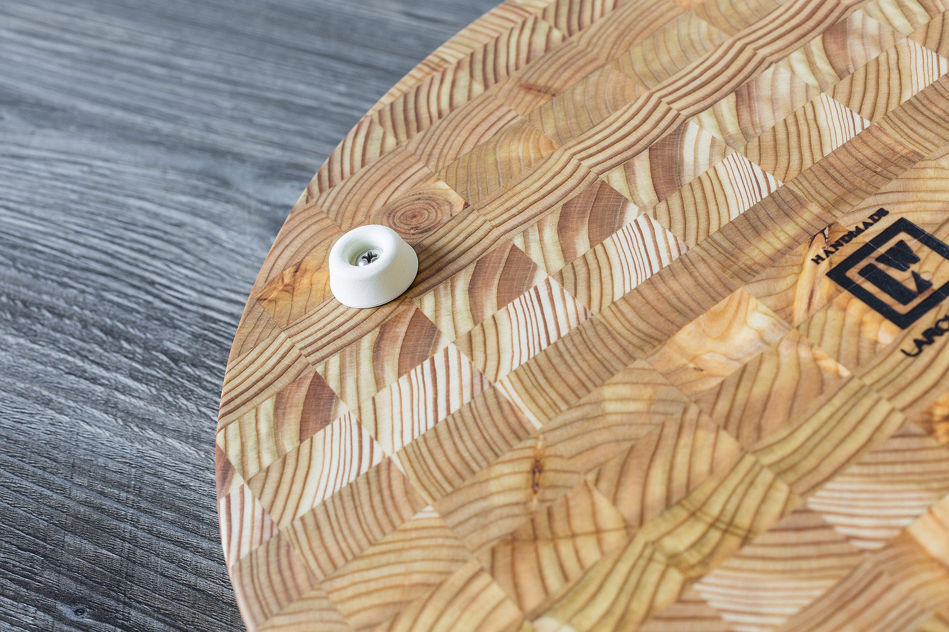 Larch Wood - Round Cutting Board -