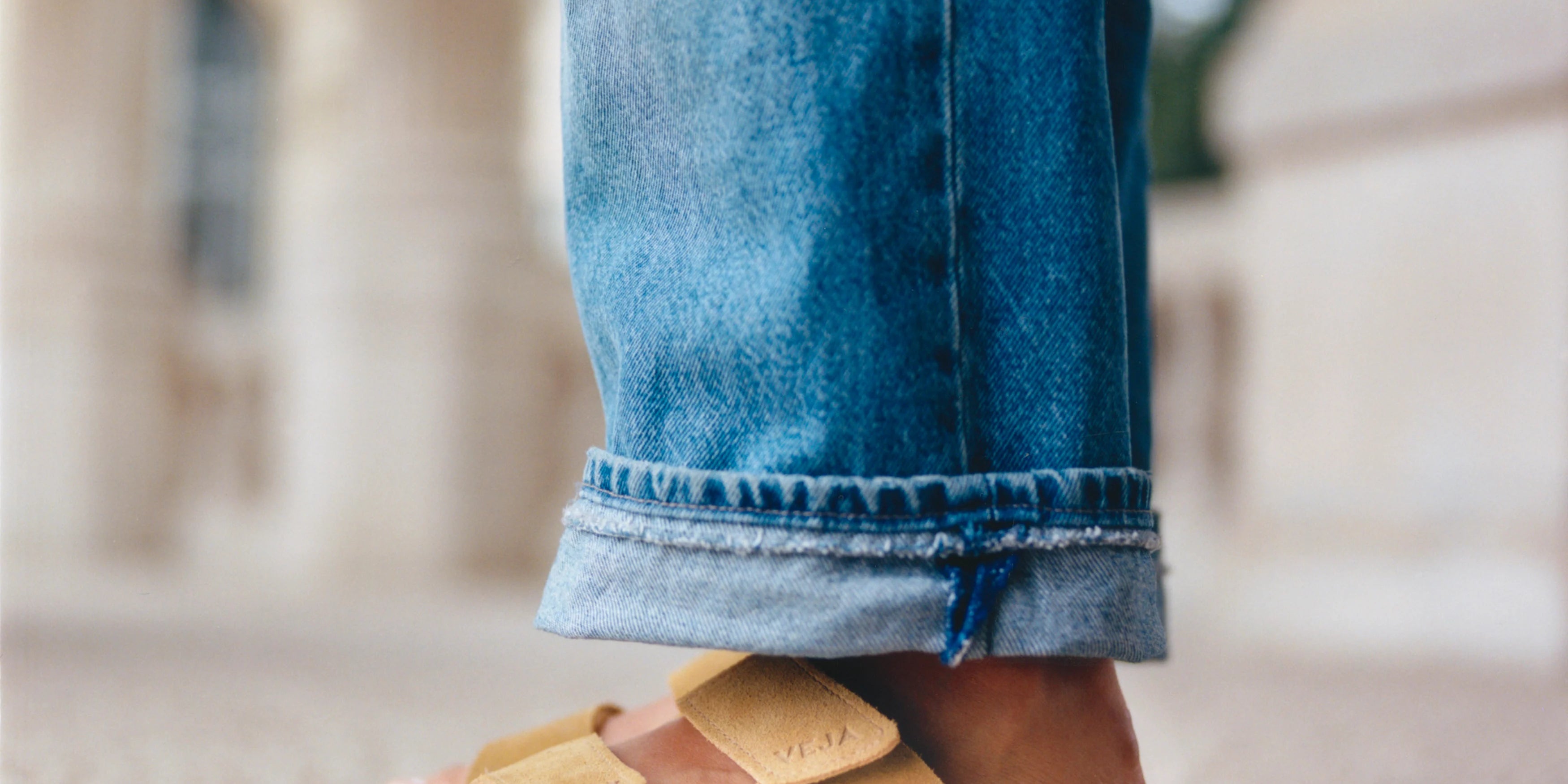 Veja - Etna Suede Sandal -