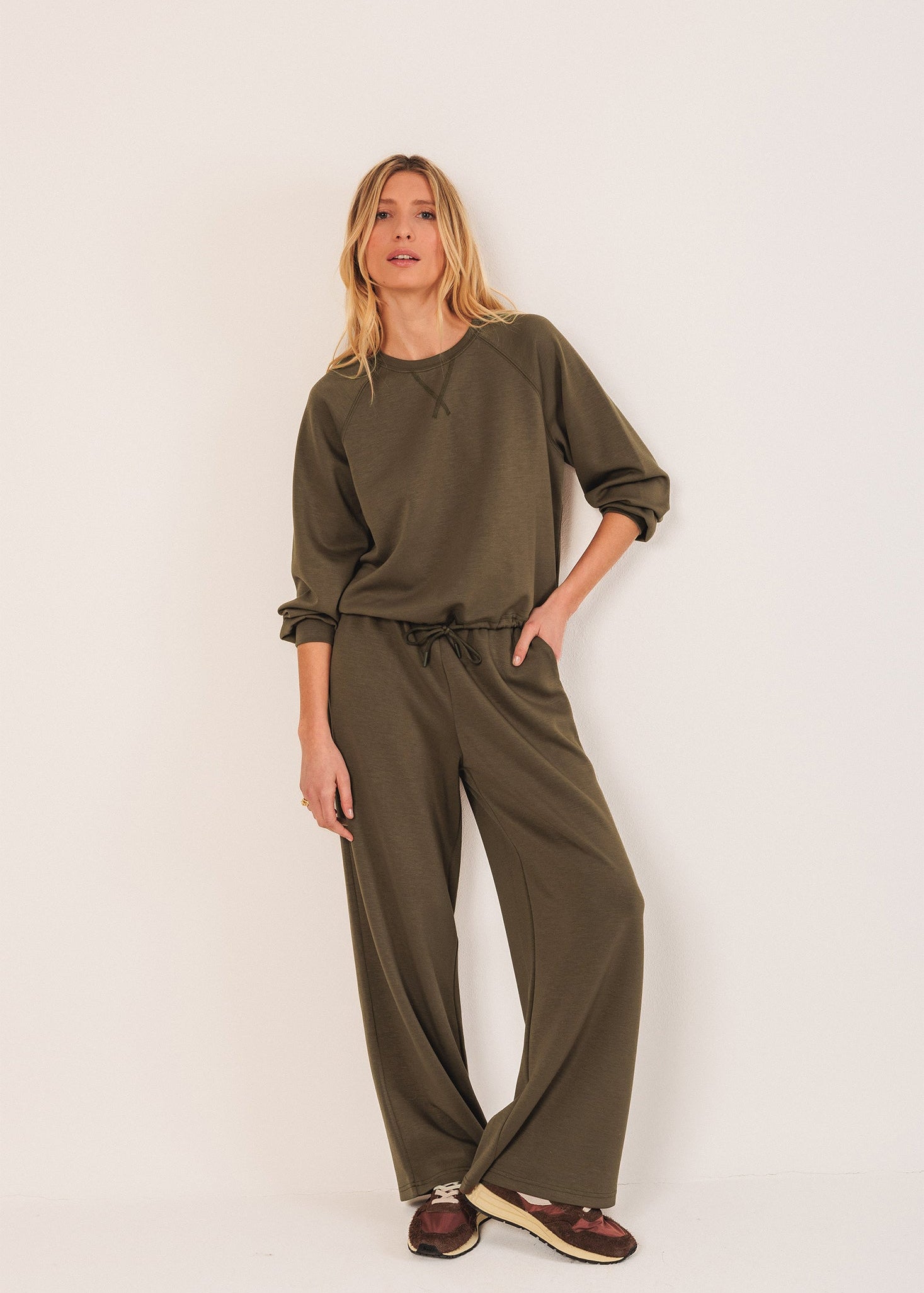 Indi & Cold - Wide Leg Sweatpant - Mink