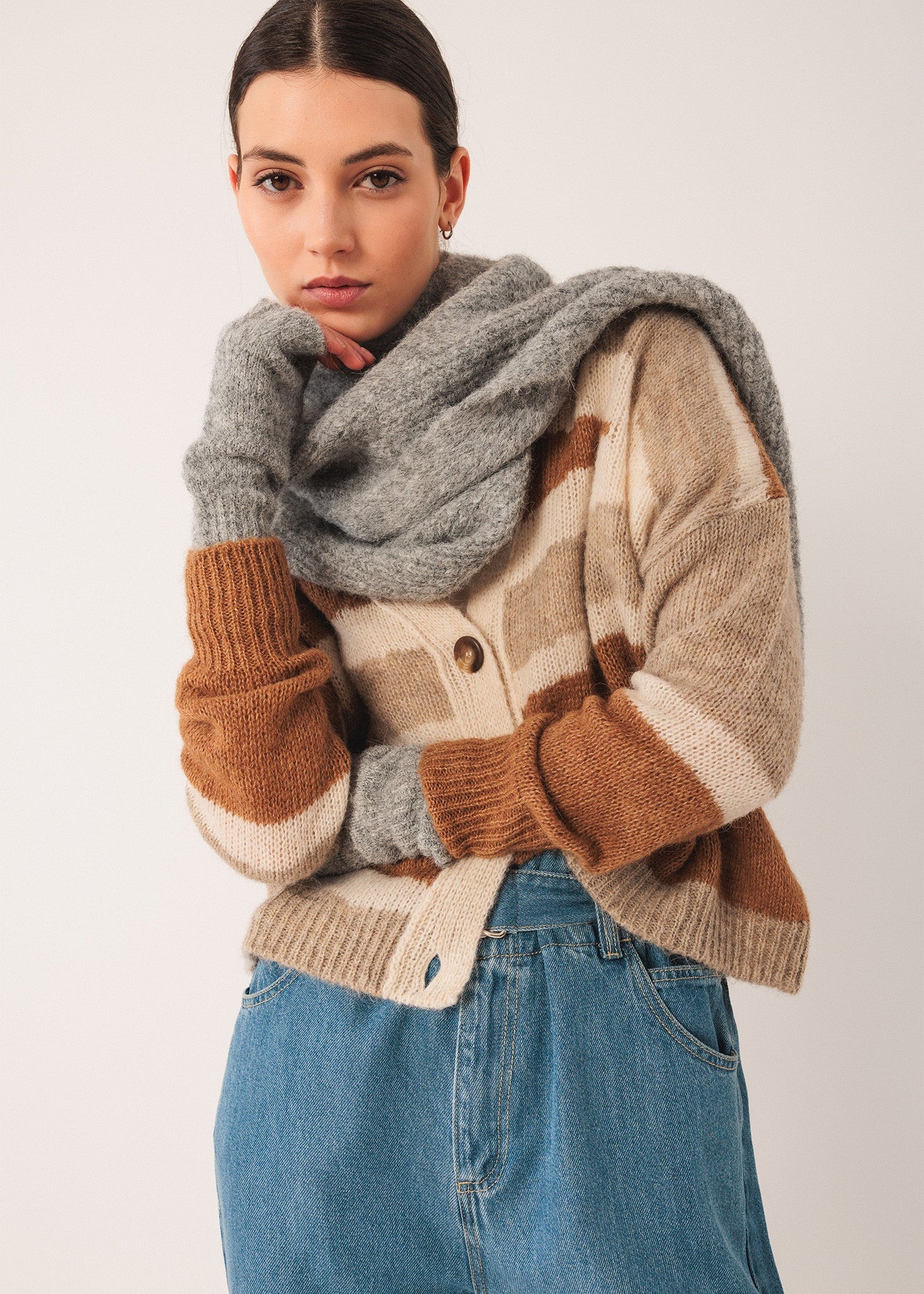 Indi & Cold - Colourful Knitted Scarf – Mottled Grey -