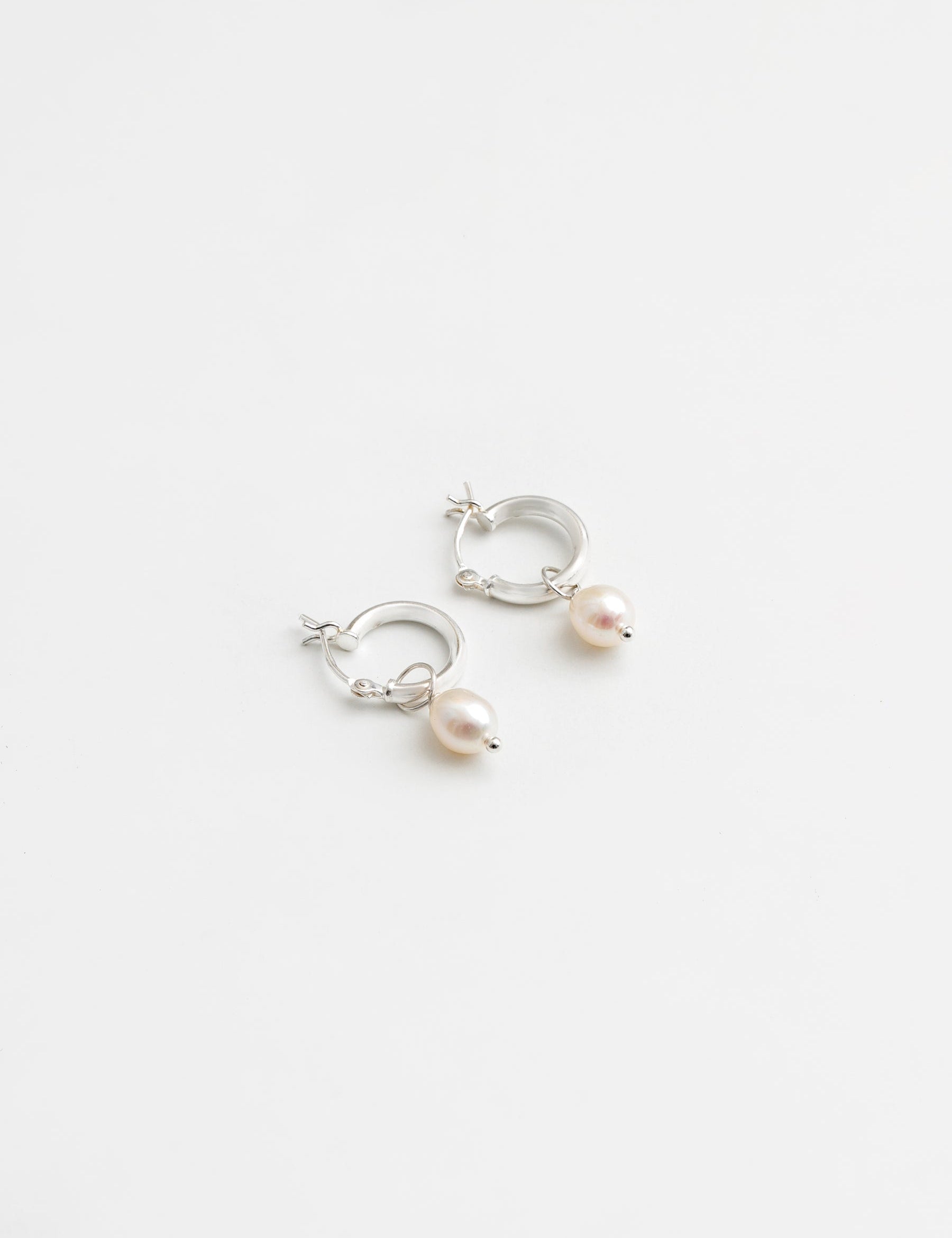 Wolf Circus - Pearl Hoops Small Silver -