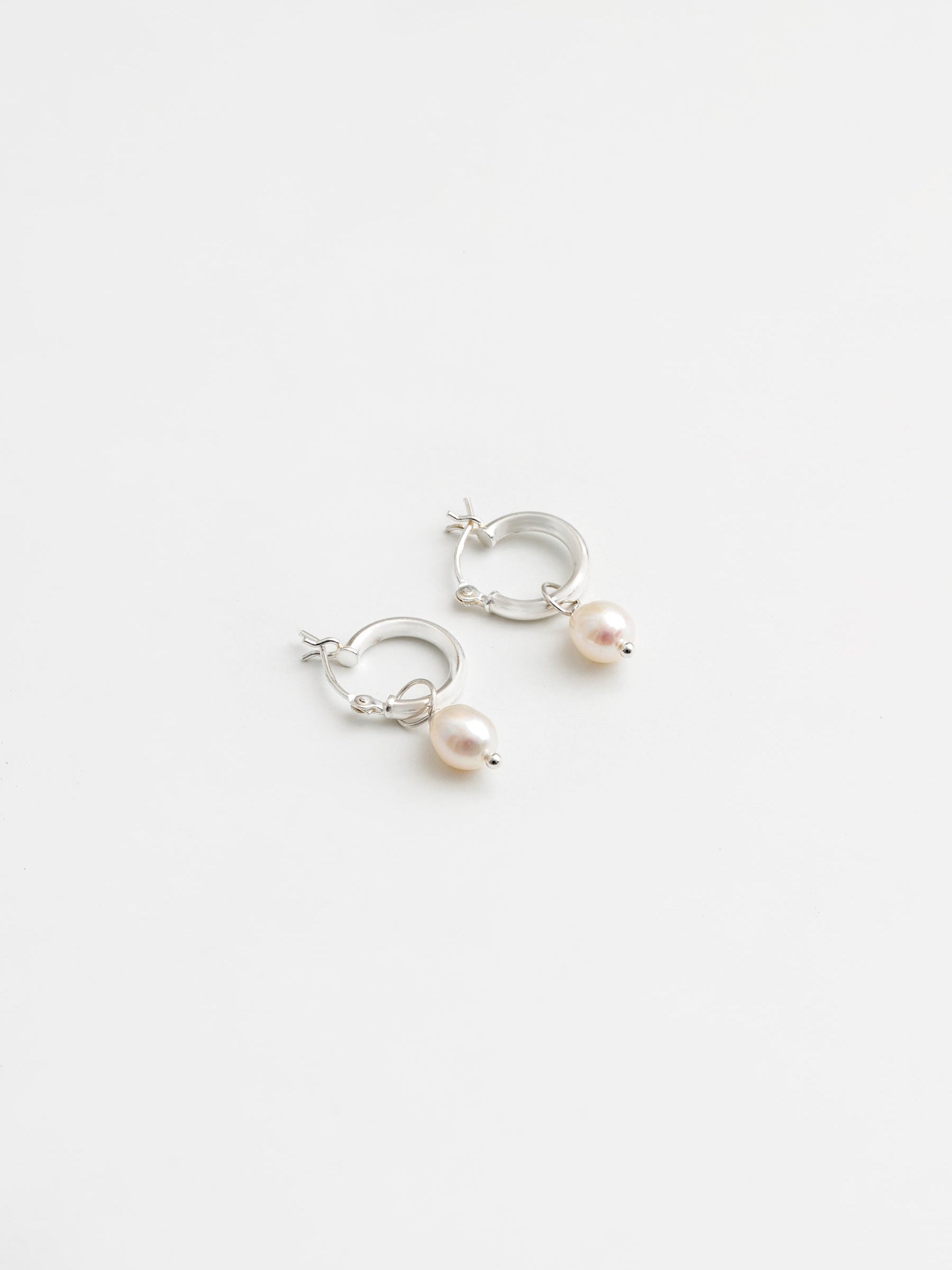 Wolf Circus - Pearl Hoops Small Silver -